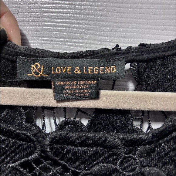 Floral cut out sleeveless top - Picture 3 of 4